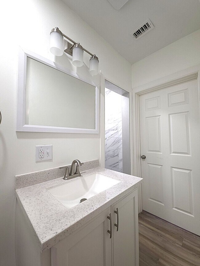 Building Photo - Fully Remodeled Home in the Heart of Tyler...