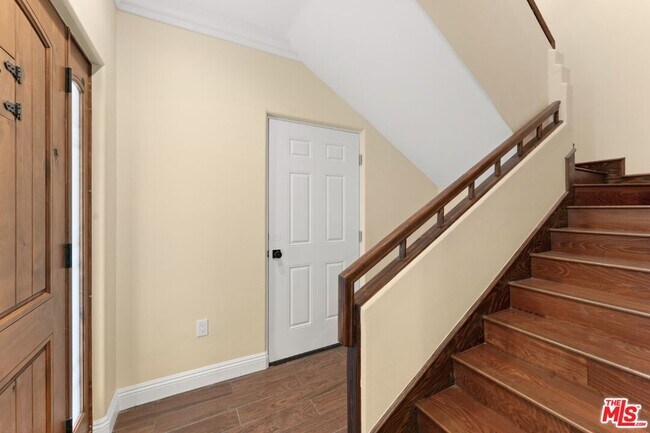 Building Photo - 1630 Bridgeport Dr