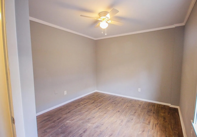 Building Photo - 2 Bed Apartment in Highland Park! Laundry ...