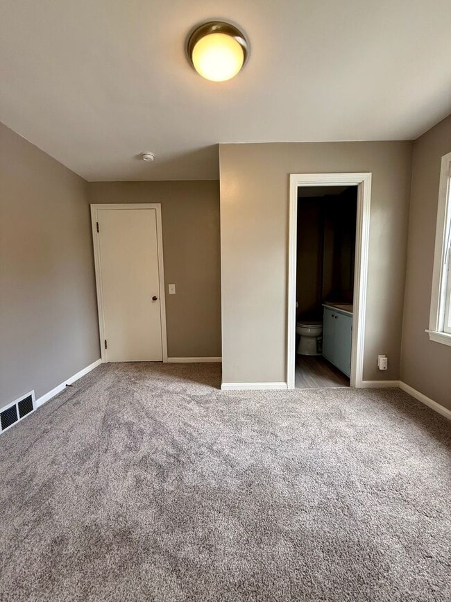 Building Photo - Four Bedroom Home in Kalamazoo