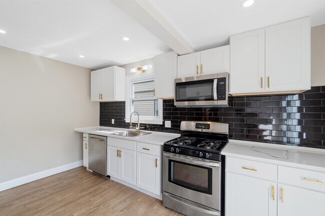 Building Photo - 24 Fremont St