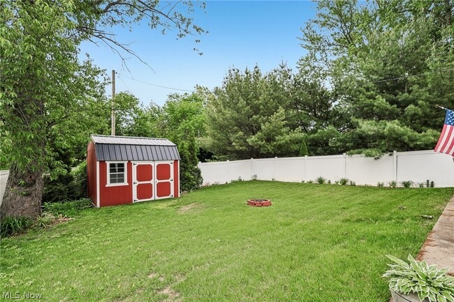 Building Photo - 686 Portage Lakes Drive