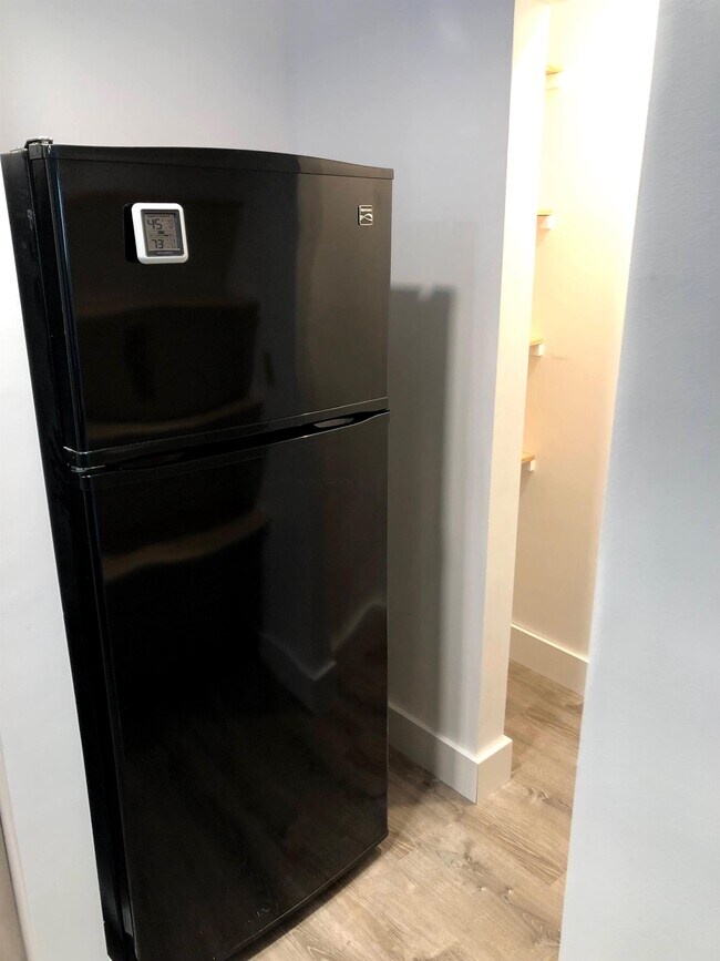 Building Photo - 337 W Coleman Blvd