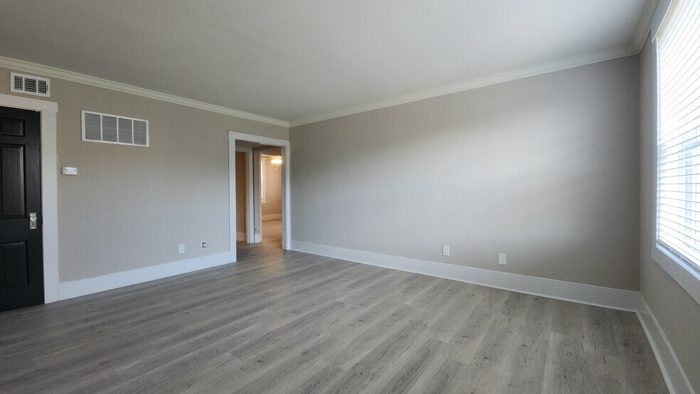 Building Photo - 803 Westwood Dr