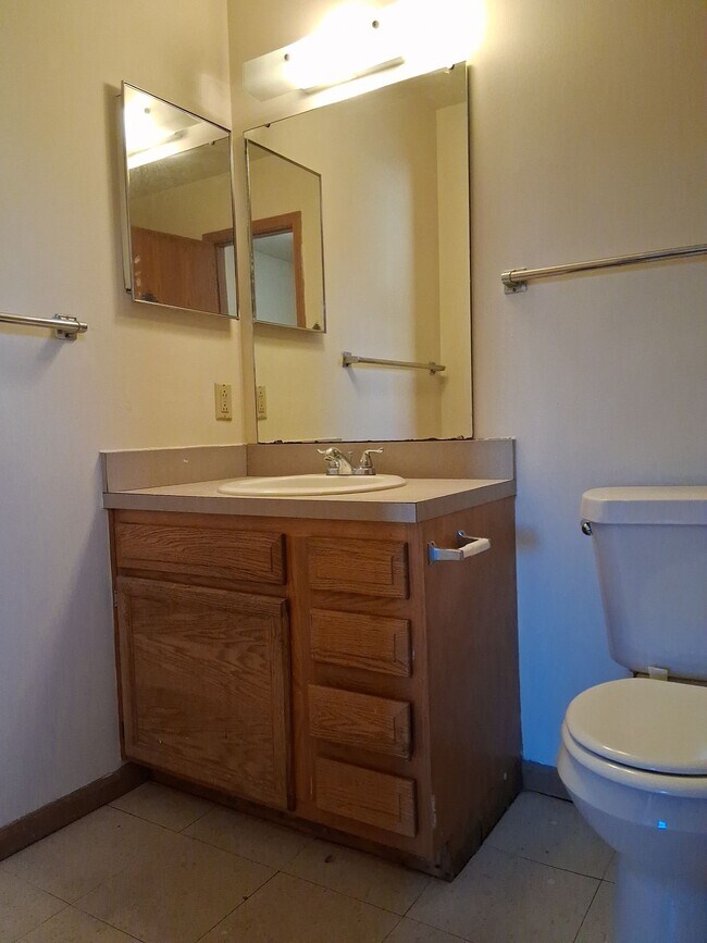 Building Photo - 197 W Chalmers Ave