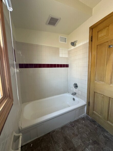 Building Photo - 3808 Vera Cruz Ave N