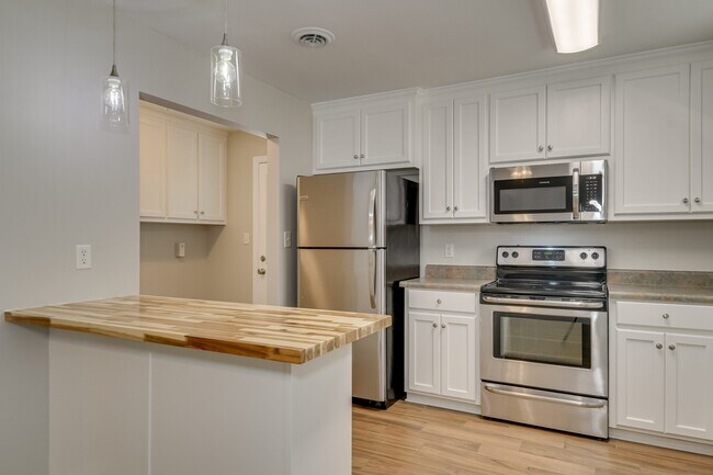 Building Photo - 247 Merion Ct