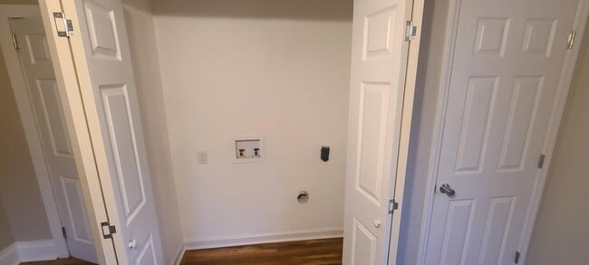 Building Photo - 710 Jefferson Dr