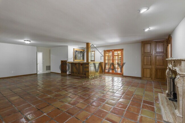 Building Photo - 49 Biltmore Estates Dr