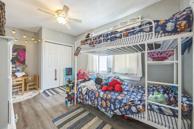Building Photo - Cozy 2-Bedroom, 1 Bath Apartment in Plymou...