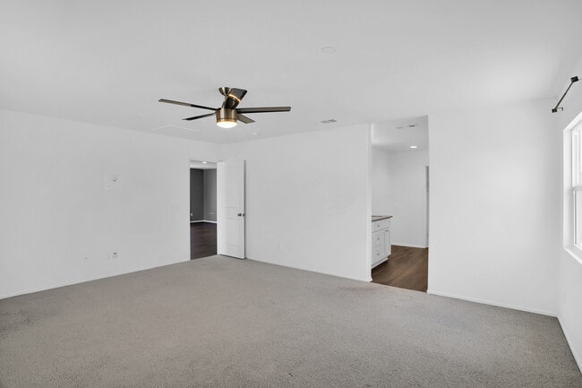 Building Photo - 260 Brittania Rd