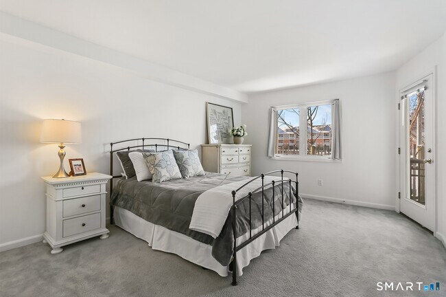 Building Photo - 3250 Fairfield Ave