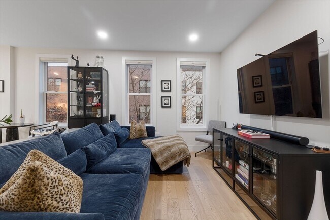 Building Photo - 202 Maverick St