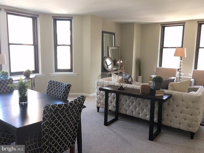 Building Photo - 135 S 19th St