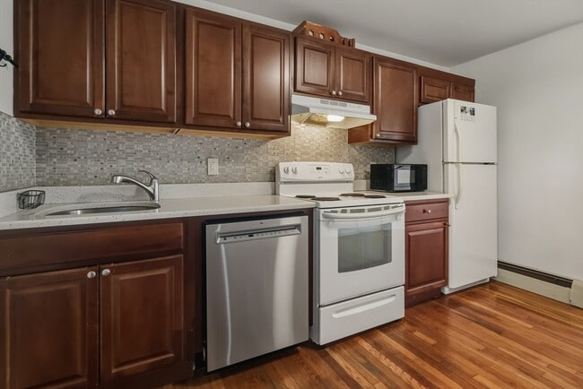 Building Photo - 50 Monmouth St