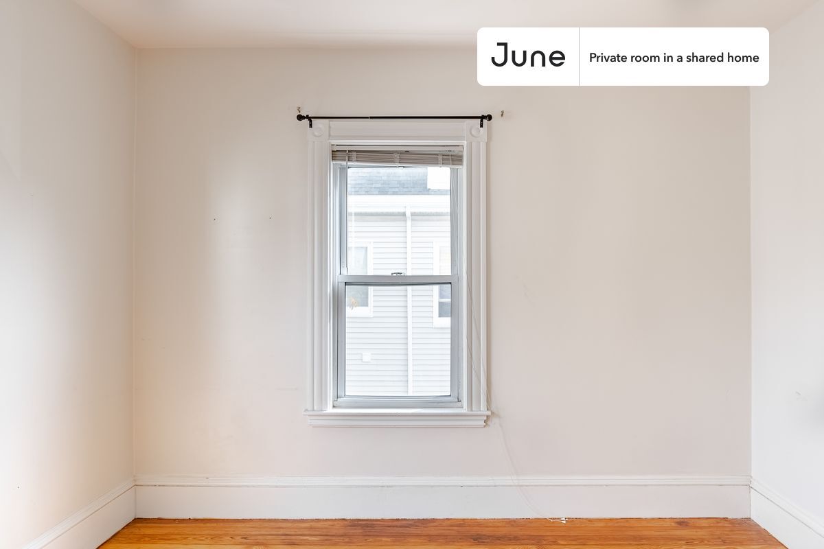 Building Photo - Room in Shared 4 bed/1 bath home