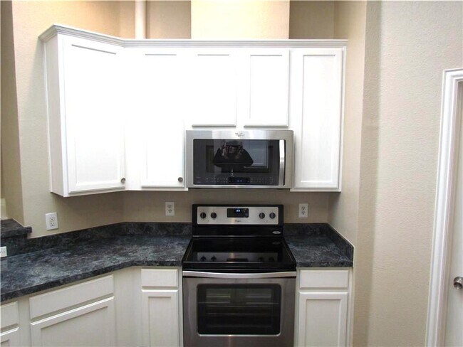 Building Photo - 1814 Roundrock