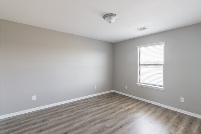Building Photo - 23622 Virginia Pine Dr