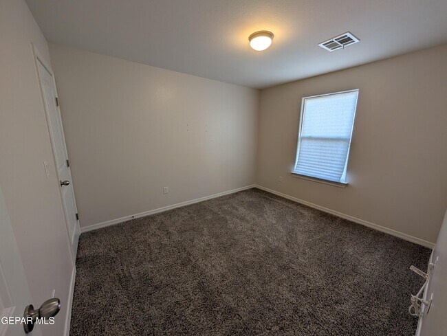 Building Photo - 517 La Entrada Cir