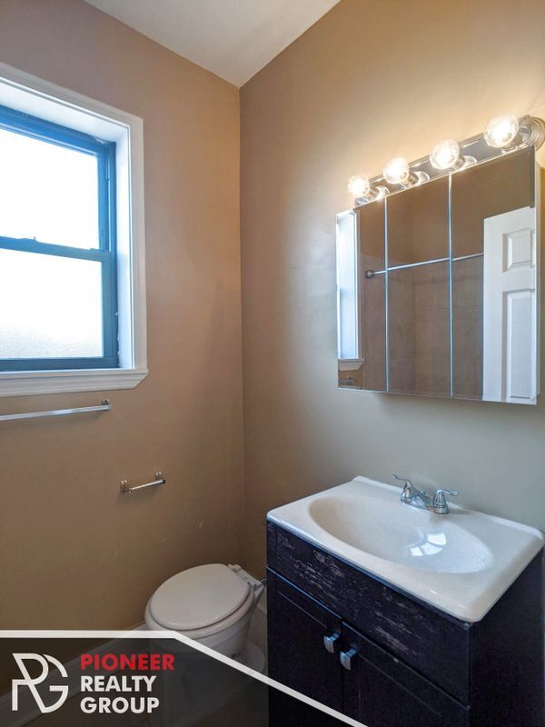 Building Photo - 4851 N Damen Ave