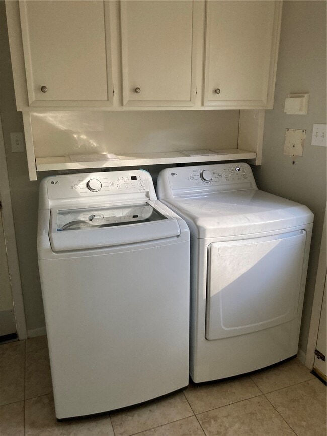 Building Photo - 1903 Foxtail Pl