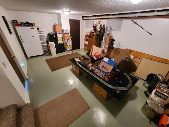 Building Photo - 2823/25 Shan Dr. Duplex