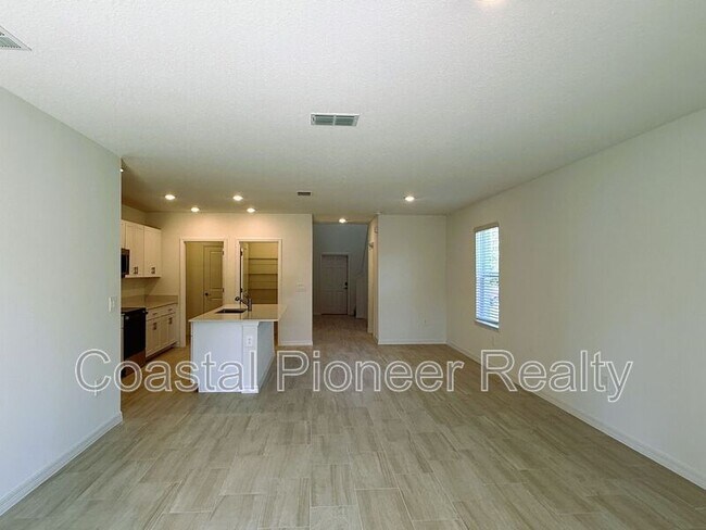 Building Photo - 17614 Pleasantview Blvd