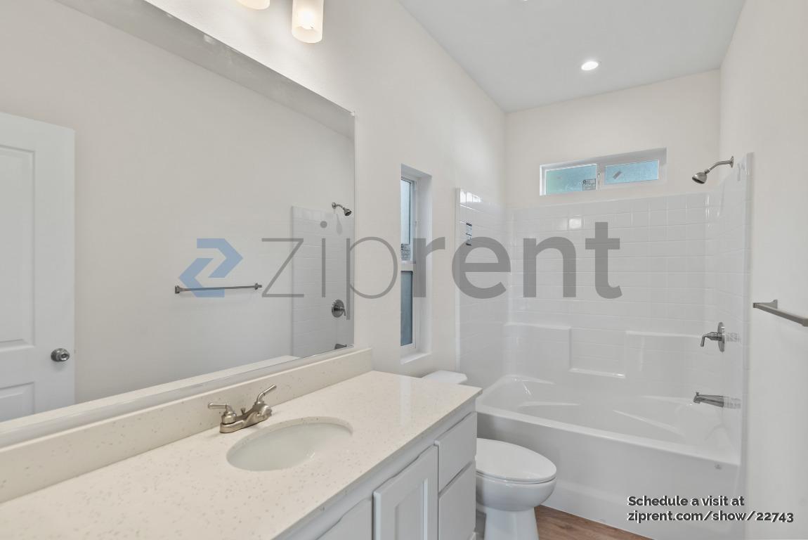 Building Photo - 1133 Lovell Ave