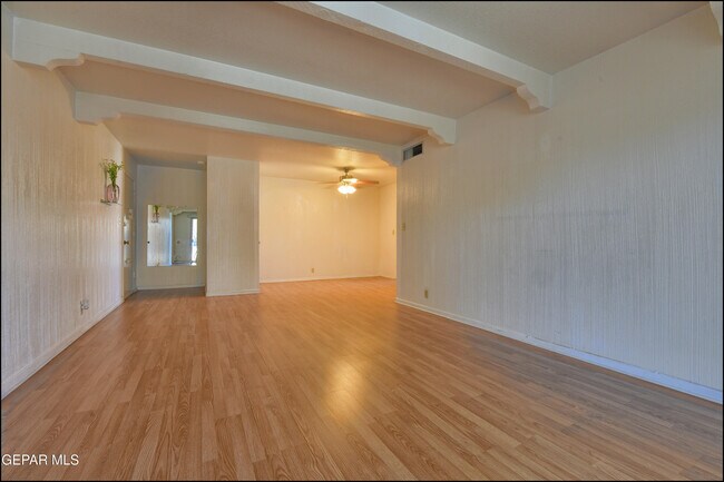 Building Photo - 252 Shadow Mountain Dr