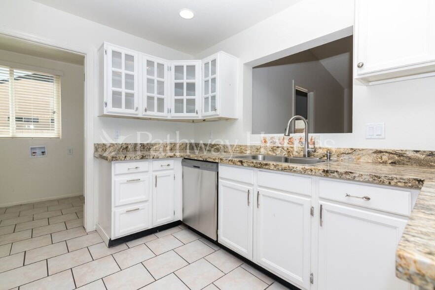 Building Photo - 6914 W Cherry Hills Dr