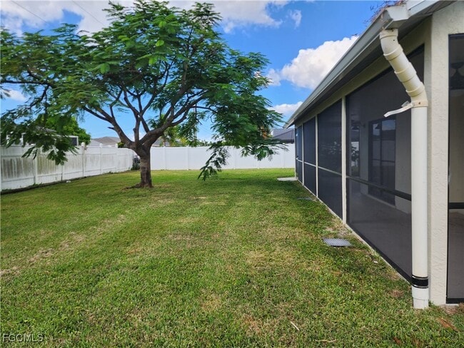 Building Photo - 612 SW 8th Ct