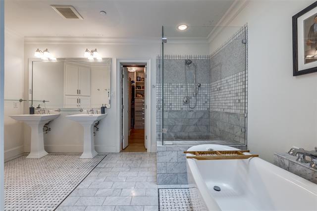 Building Photo - 2829 Dyer St