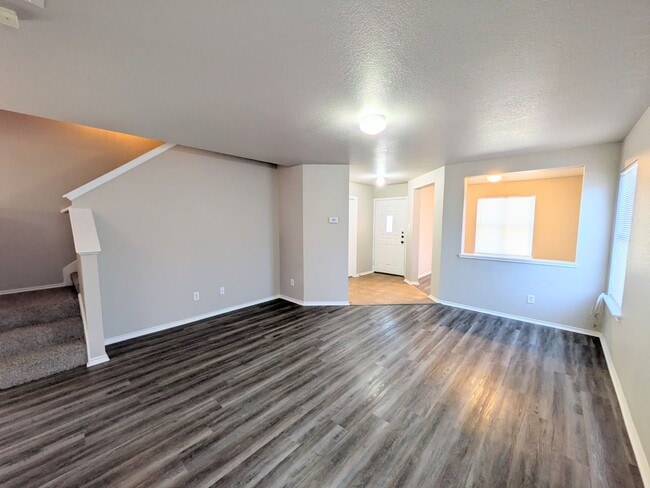 Building Photo - Very Nice 4 Bedroom Home In Convenient Northwest Location!