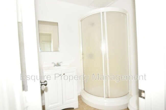 Building Photo - 129 S 11th St