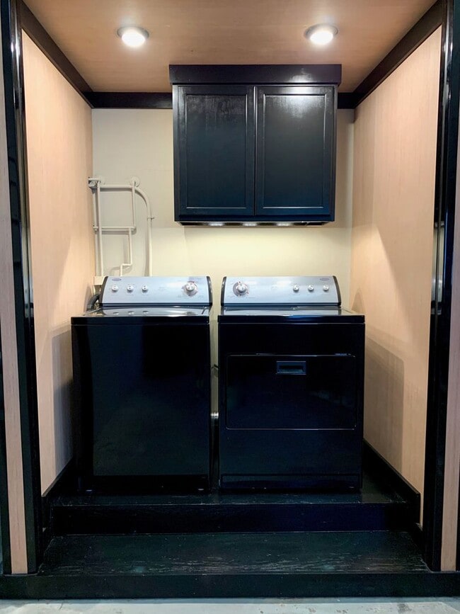 Building Photo - 110 W Huntington Ave