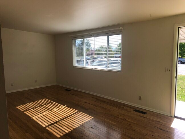 Building Photo - 2305 S 1700 E