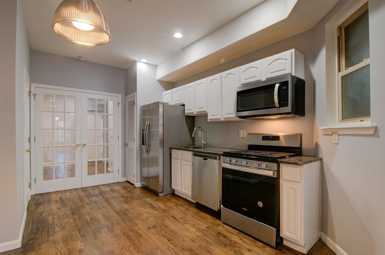 Building Photo - 285 Bergen Ave