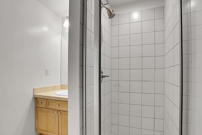 Building Photo - $3,095.00, stunning 2-bedroom, 2-bathroom ...