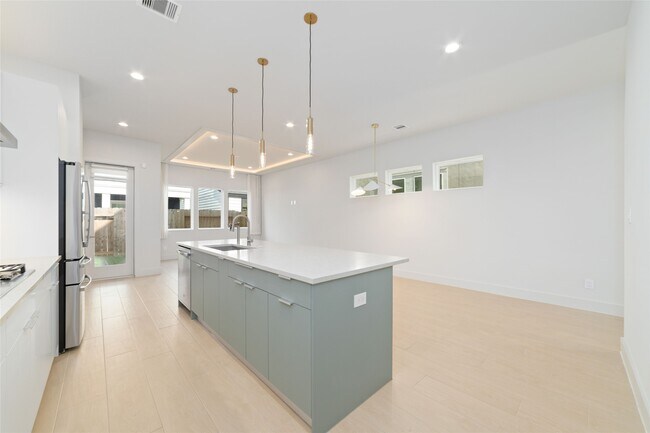 Building Photo - 3007 Ventas Dr