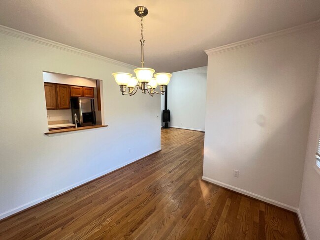 Building Photo - Branchlands Condo