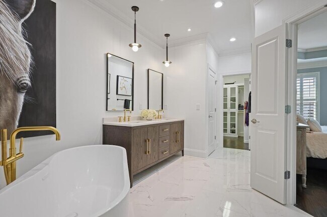 Building Photo - 3601 Habersham Rd NW