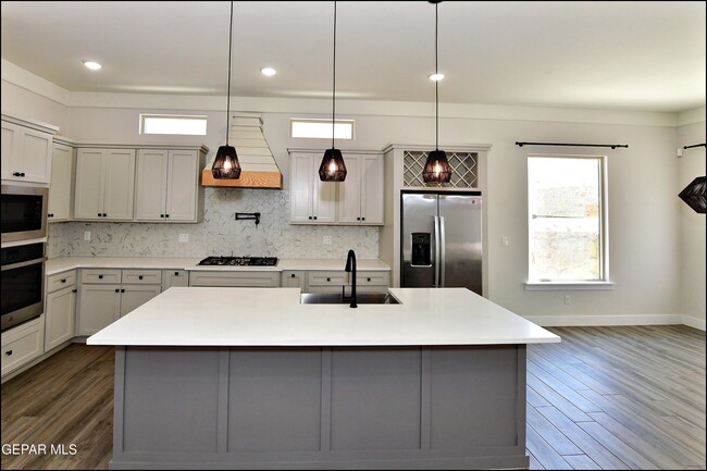 Building Photo - 13868 Paseo Perlas Dr