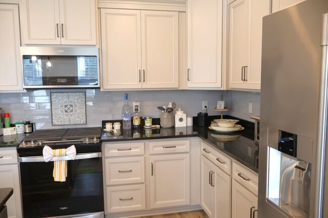 Building Photo - 301 Albemarle Ln