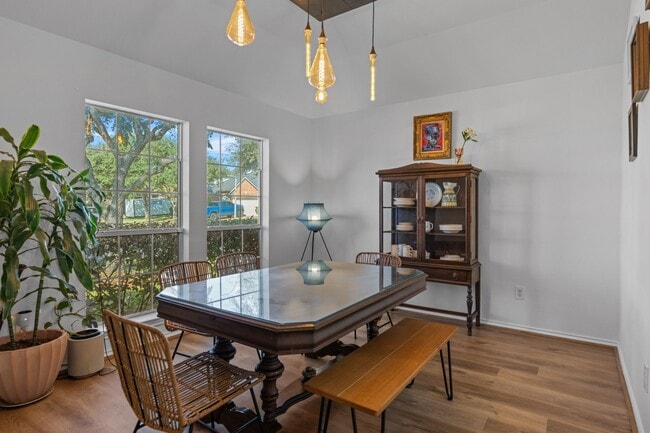 Building Photo - 12304 Shady Brook Dr