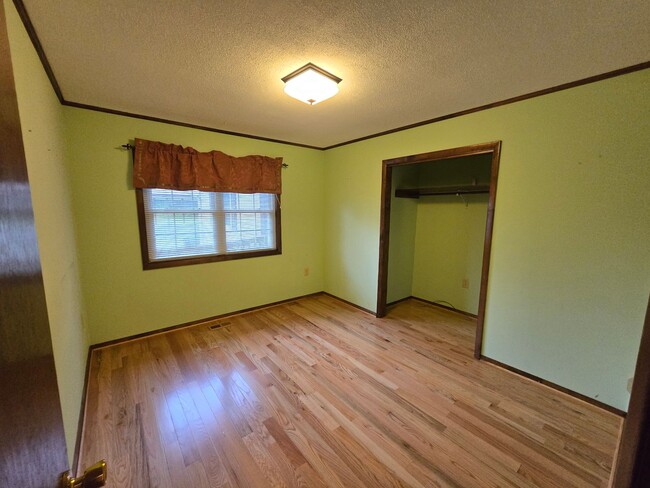 Building Photo - New Listing!!
