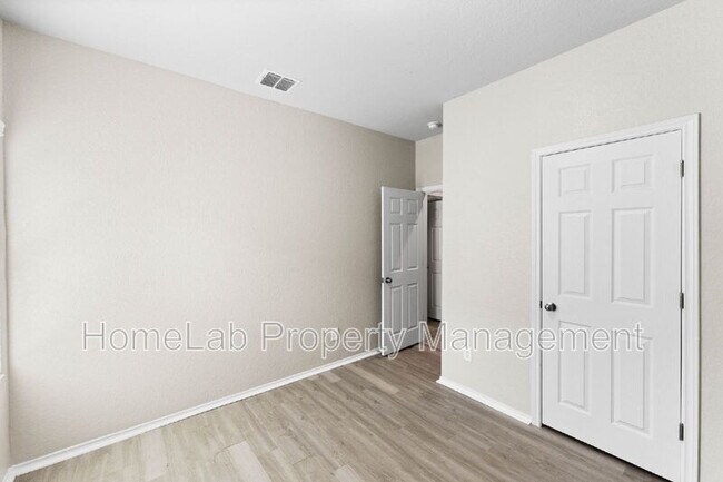 Building Photo - 7126 Mesa Cliffs