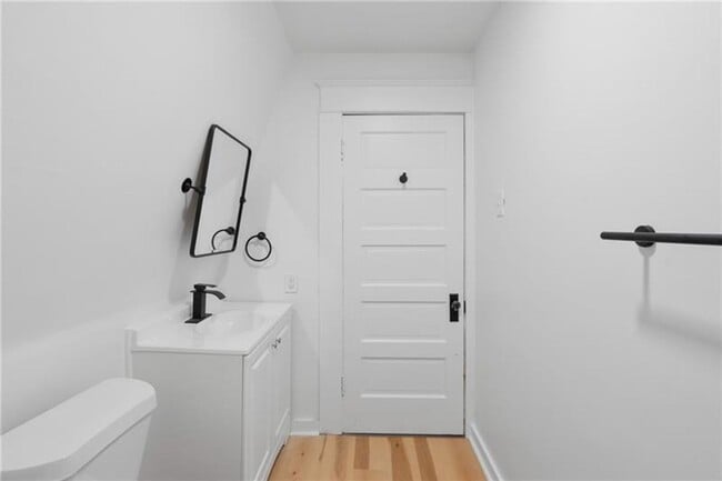 Building Photo - Private Home in Forrest Hills