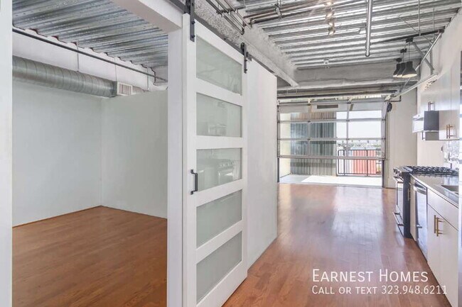 Building Photo - 200 N San Fernando Rd
