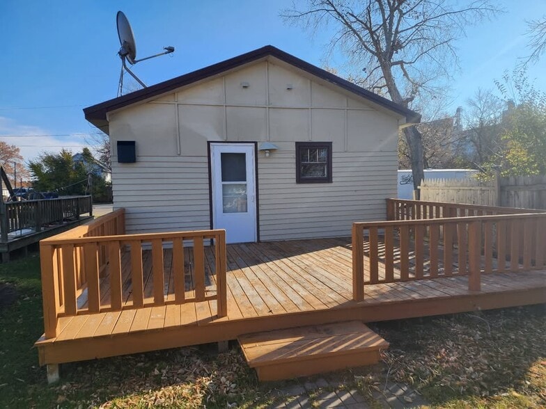 Building Photo - 117 N Main Ave