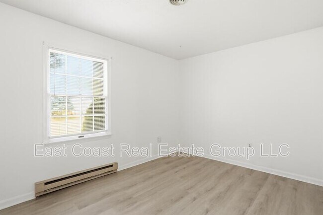 Building Photo - 427 N Western Ave